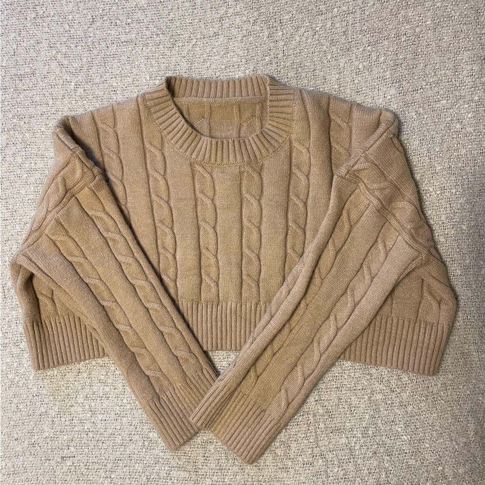 Khaki cropped knit sweater.